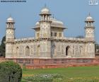 Ben Türbesi ' timād-ud-Daulah olan şehir, Agra, Uttar Pradesh, Hindistan bulunan küçük bir Türbesi